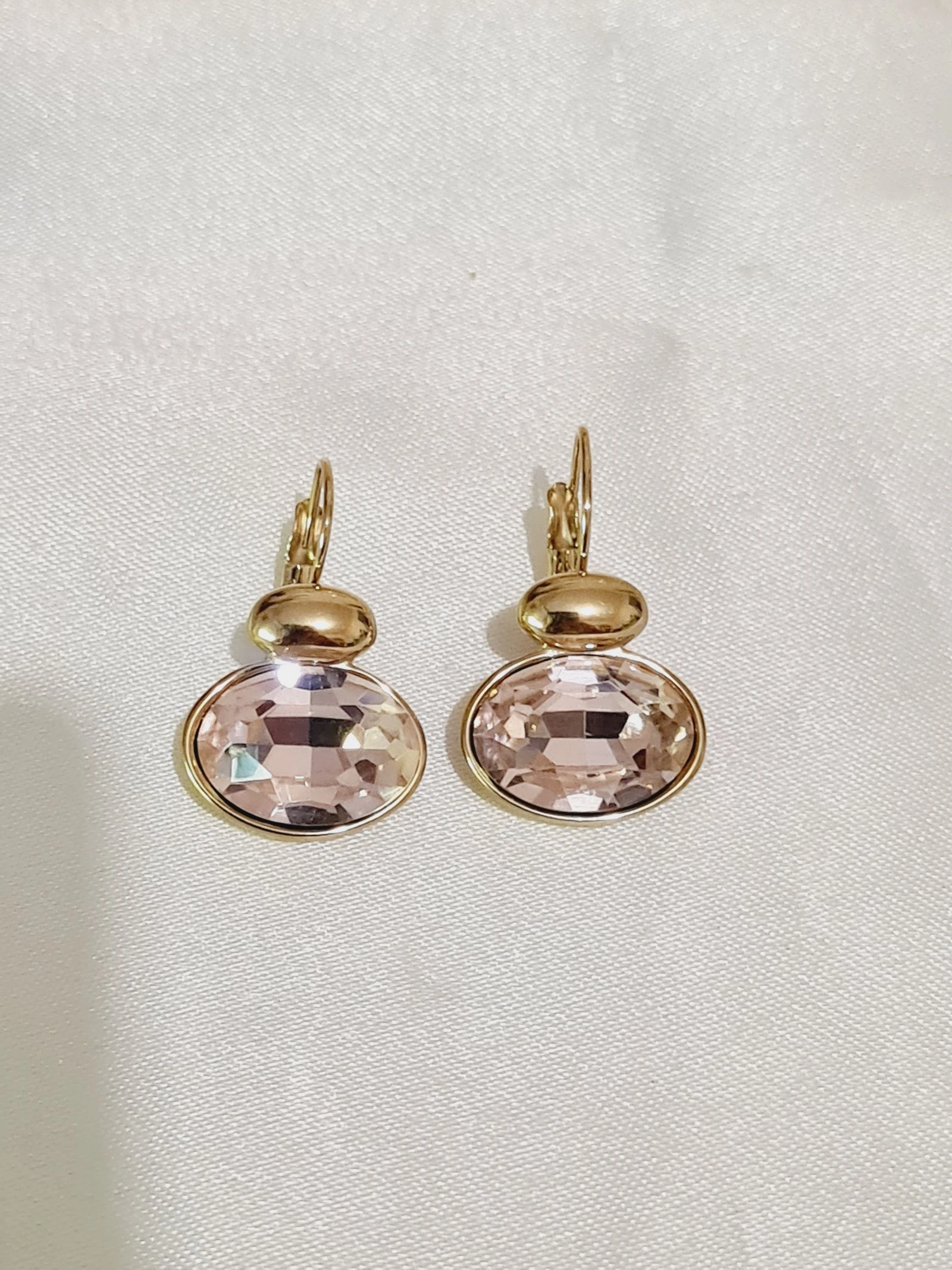 Boucles d'oreilles dorées cristaux roses
